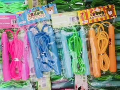 新奇丽吊板地摊玩具独立包装跳绳体育用品批胶跳绳记数跳绳热卖