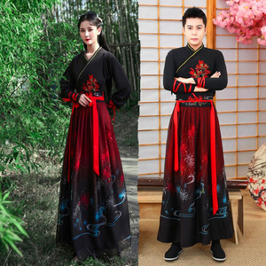 情侣男女武侠风运动会开幕式汉服