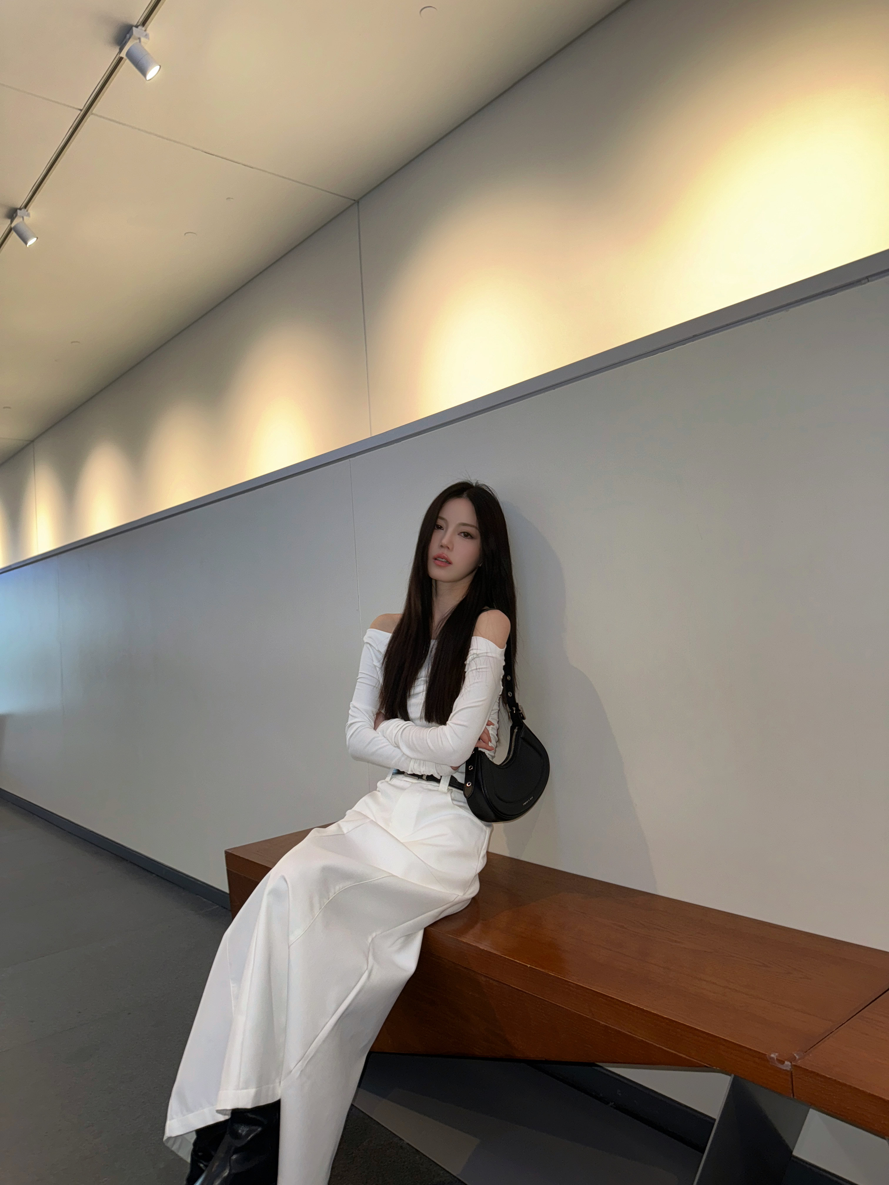 翎氤Lingyin春季新品一字肩长袖上衣女休闲褶皱短款露肩长袖上衣