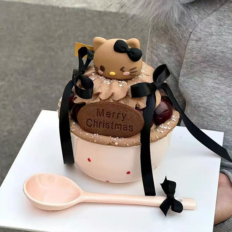 2025网红圣诞节快乐黑皮KT猫蛋糕装饰摆件樱桃草莓甜品陶瓷碗装扮
