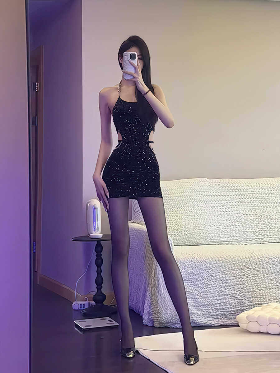 夏季辣妹蹦迪裙子挂脖亮片设计性感夜店露腰修身包臀短款连衣裙女