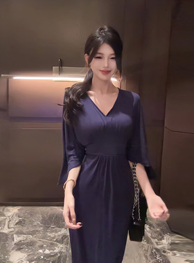 2025夏季新款气质女人味十足！V领弹力连衣裙中长款显瘦优雅性感