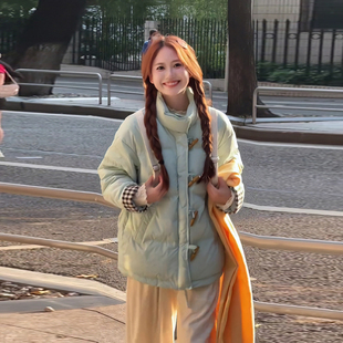 韩系薄荷绿学院风牛角扣棉服女冬季白鸭绒宽松加厚短款面包服外套