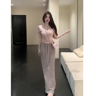 现货！桃色织纹~韩系纯欲风修身短袖T恤搭配高腰条纹长半身裙套装