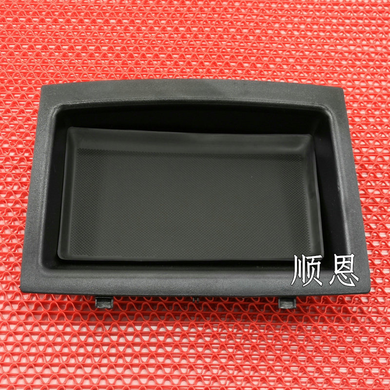 适配02-10polo波罗劲情劲取仪表台置物盒工作台杂物盒中控储物盒
