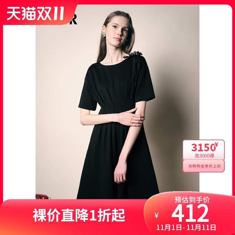 诗篇可颜女装2022秋季新款圆领收腰设计感钉珠小黑裙连衣裙