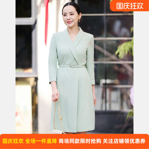 皮尔卡丹女春款绿色西装领连衣裙