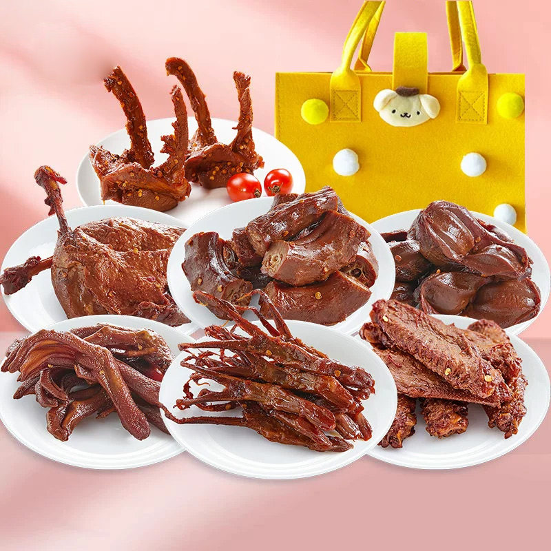 【周黑鸭旗舰店】真空休闲袋装大份量卤鸭肉特产零食节日送毛毡包