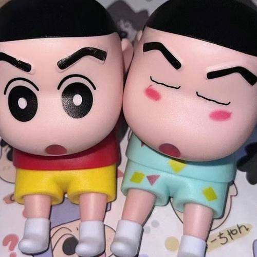 蜡笔小新手办可爱手机懒人支架网红动漫公仔模型潮玩桌面摆件玩具