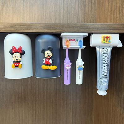 卡通镜柜底磁吸牙刷架洗漱杯牙缸