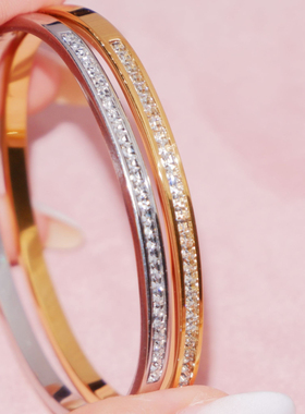 睡觉洗澡不用摘~高保色钛钢手镯爆闪超亮