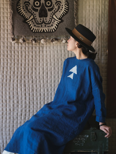 远家草木蓝染亚麻蜡画鱼直筒袍子