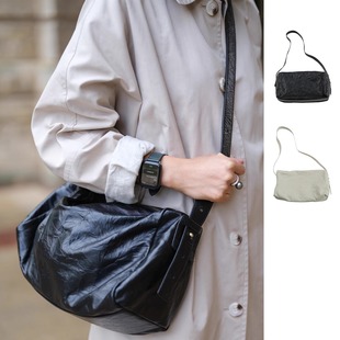 远家头层粒面皱纹牛皮宽肩带斜挎包可调节单肩枕头包百搭W 686限