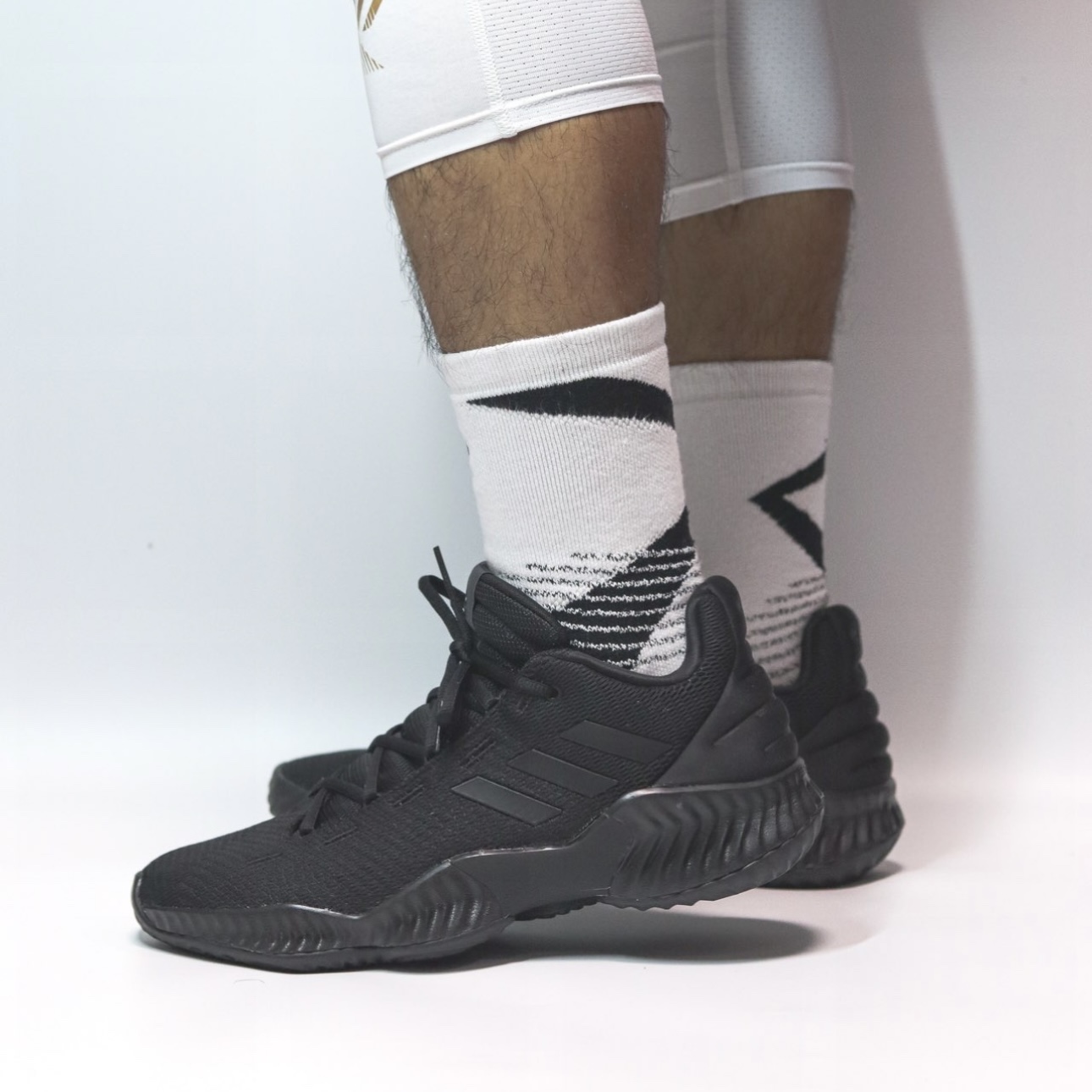 adidas Pro Bounce 2018 Low 武士 黑武士 实战篮球鞋 男款