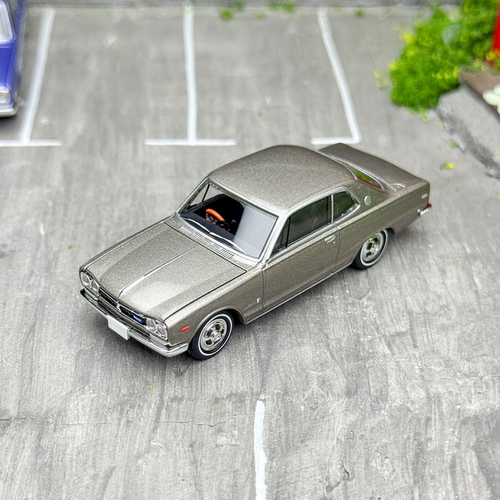 Tomytec TLV 1:64 日产 Skyline 2000GT 合金汽车模型
