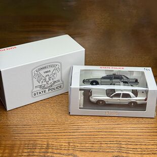 现货 Rollin 1:64 福特CV 维多利亚 康涅狄格州州警 合金汽车模型