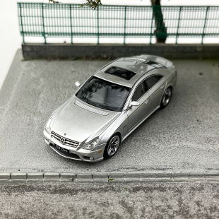 FH 1:64 奔驰CLS 63 AMG 第一代MK1 C219 合金汽车模型 收藏摆件