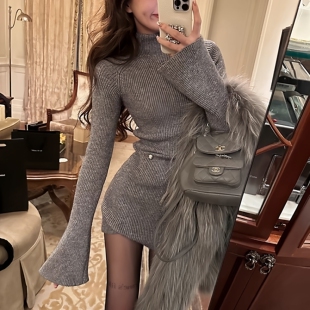 高领毛衣喇叭袖 新款 包臀裙配大衣 高级感连衣裙女收腰修身 秋冬法式