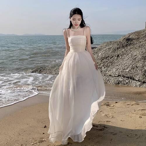茶歇法式雪纺白色吊带连衣裙女夏季高级感气质海边度假仙女长裙子