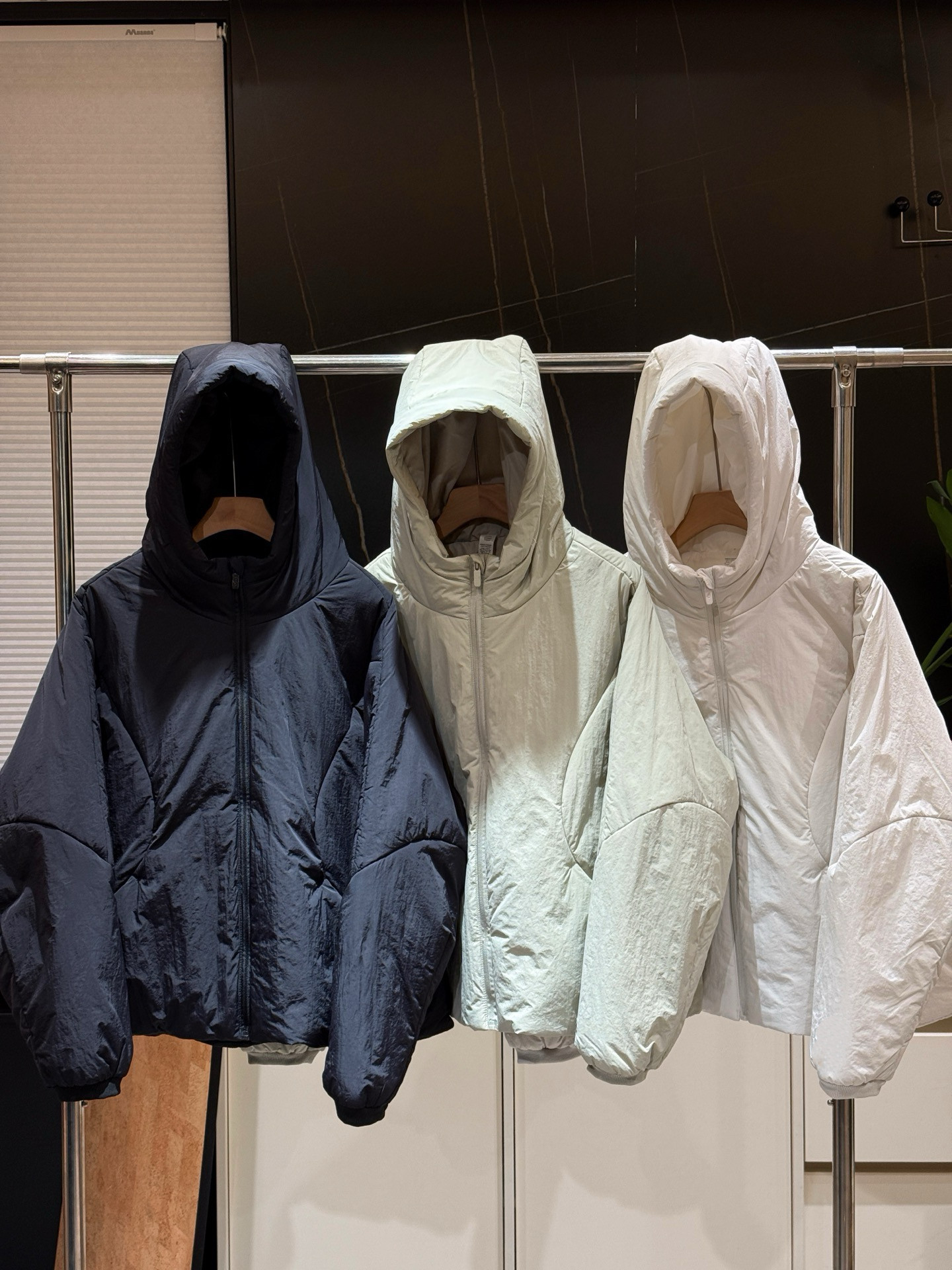 102701冬季2025新品科技保暖泡芙夹棉防风连帽休闲棉衣棉服外套女