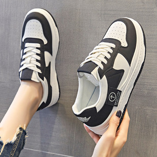 时尚百搭真皮大码板鞋女41一43圆头脚胖宽休闲学生小白鞋软底女鞋