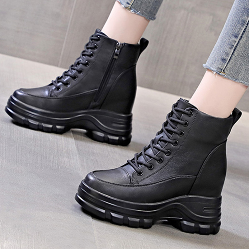 马丁靴女聚氨酯底真皮