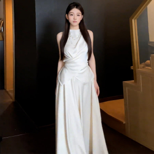 白色缎面背心吊带连衣裙子女夏季绝美穿搭套装2025新款白月光长裙