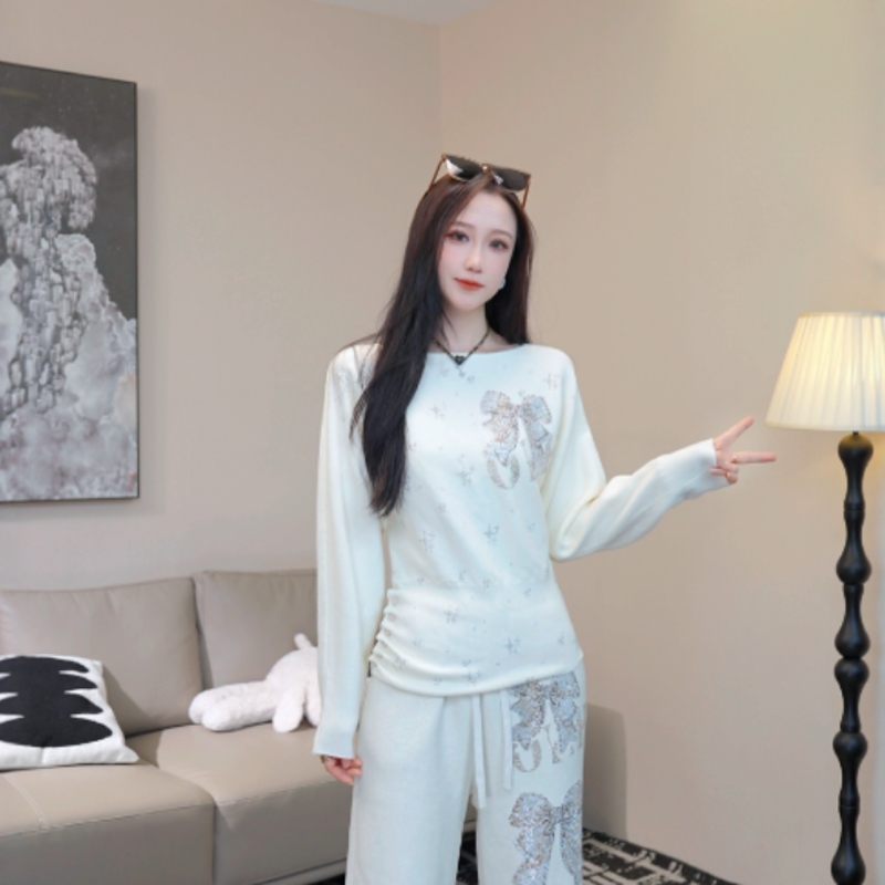 TCH时尚烫钻米色气质百搭针织衫上衣女2025秋冬新款T75D09E1135