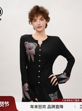 TCH琉光绚彩粉小熊烫钻修身显瘦含绵羊毛针织V领上衣T75A09E5001