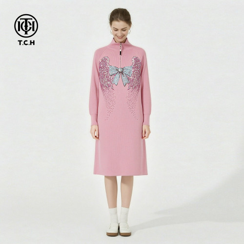 TCH宽松立领半拉链烫钻羽翼中长款针织长袖连衣裙女T78A30E1030