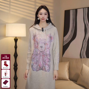 TCH时尚 针织连衣裙女T75D30E1039 潮牌可爱小熊烫钻减龄卡其色长款