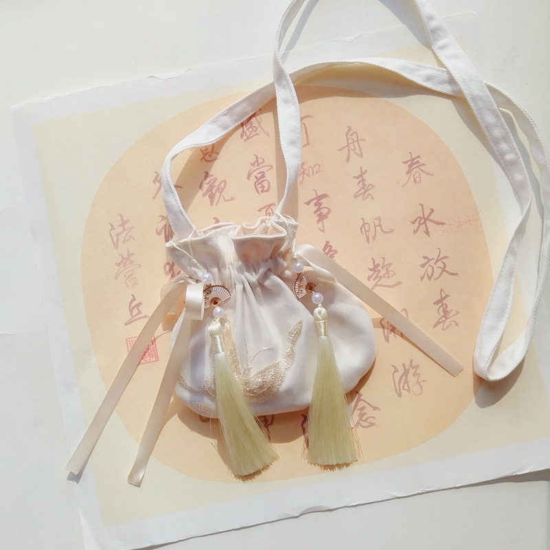 美布森活古风中国风汉服流苏包刺绣香囊小荷包蕾丝斜挎绣花包原创