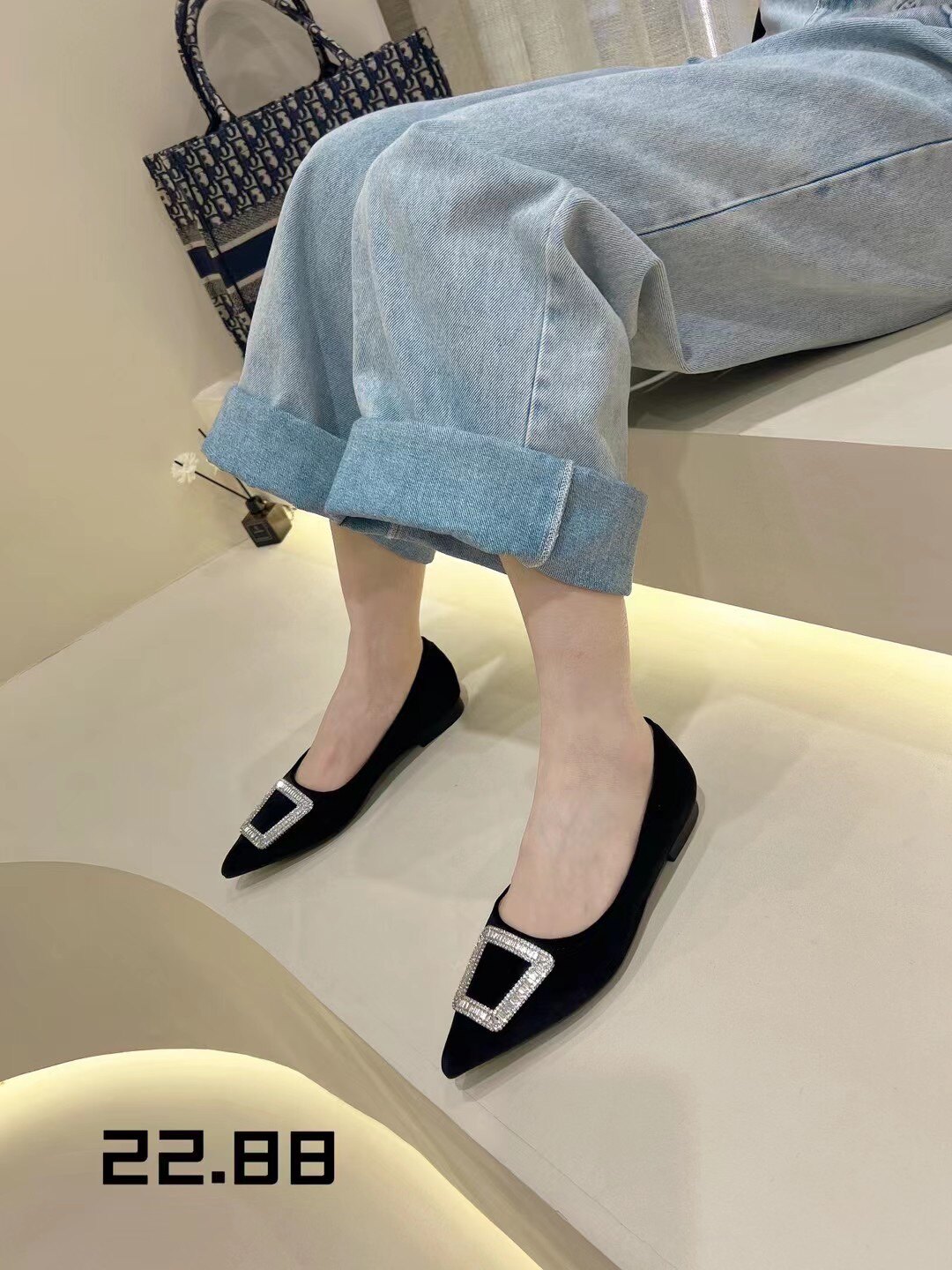 欧洲站女鞋2023春季新款羊皮平底尖头浅口鞋水钻搭扣舒适低跟单鞋