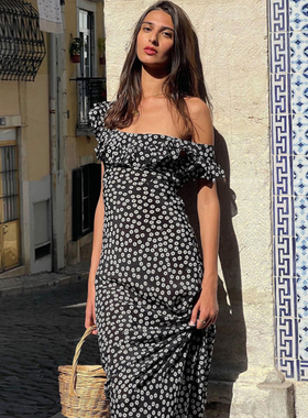 2025夏季新款法式荷叶边黑色小雏菊碎花收腰高级感度假连衣裙女