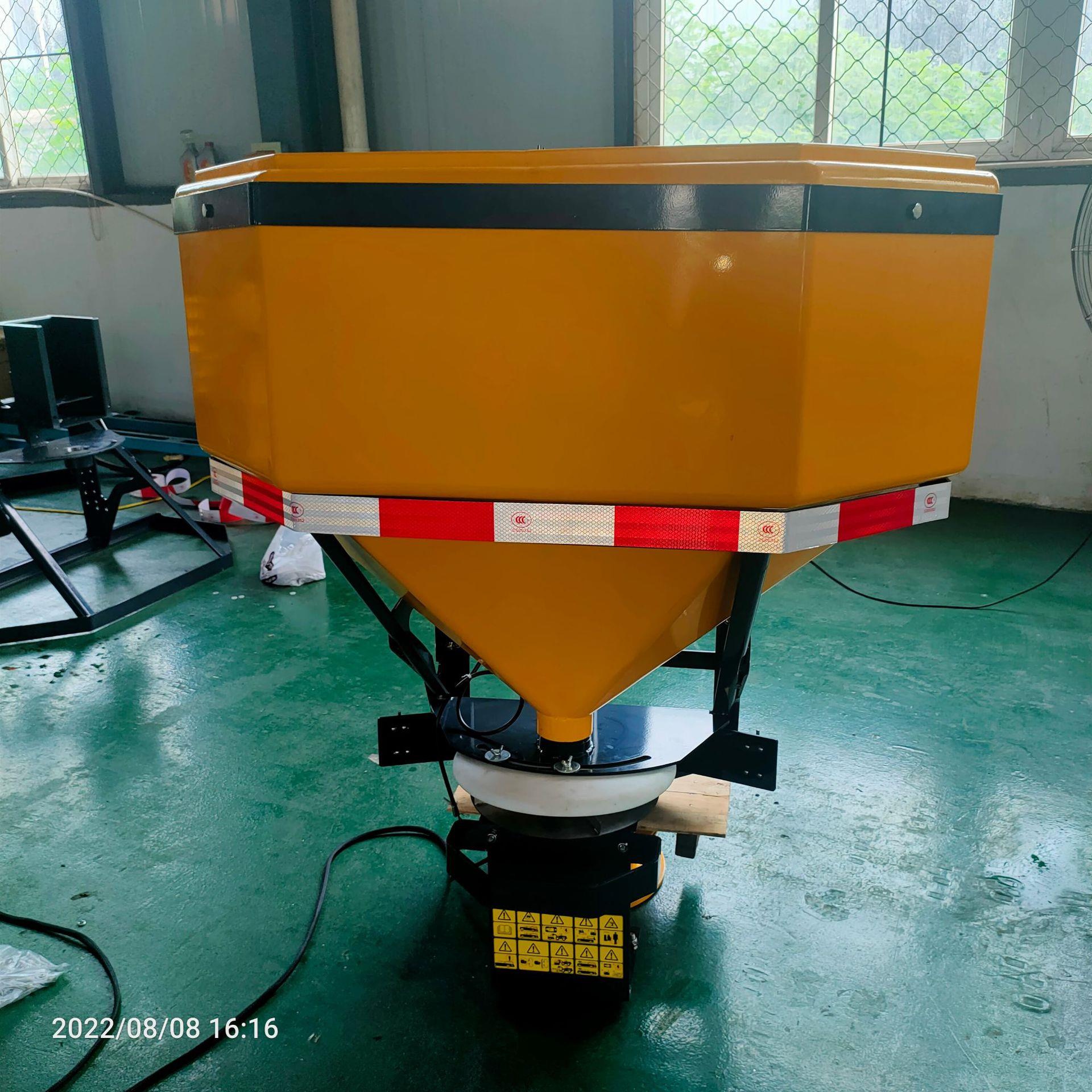 0.5方电动不锈钢融雪撒盐设备 市政路面清雪设备 后挂式撒布机