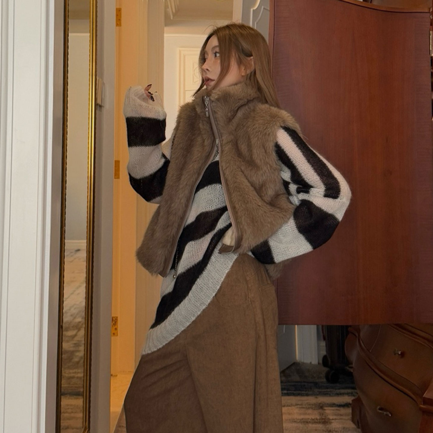 BBLY欧洲站小众MSKIN6深圳南油复古咖色毛毛背心立领无袖马夹外套