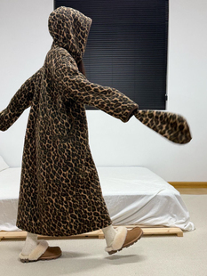 行走的被窝大码韩系豹纹条纹睡衣女加厚保暖家居服睡袍连帽拉链