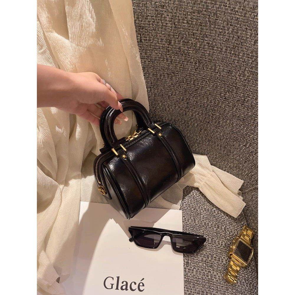 高级感复古软皮枕头包包女2026新款百搭圆筒包小众轻奢手提斜挎包