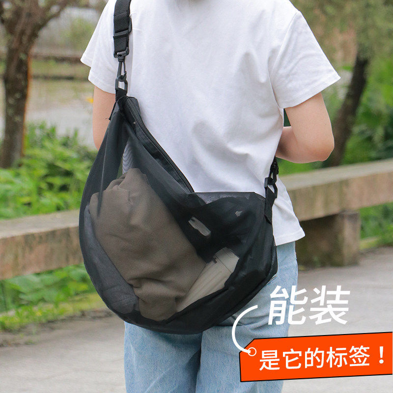 大容量透气网纱运动斜挎饺子包