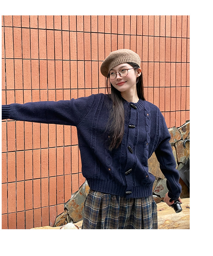 MOTOO自制秋款麻花毛衣牛角扣开衫设计，(无同款认准店铺名