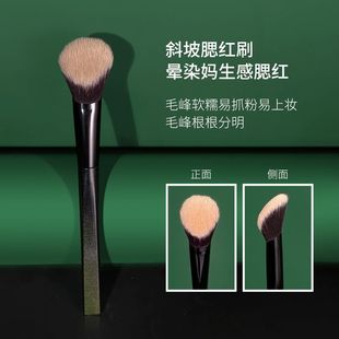 M65点彩腮红膏刷坡型膏状液体高光修容点彩化妆刷粉底液刷定妆刷