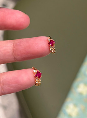 爆闪仿红色小方钻耳扣2026新款爆款高级感轻奢小众独特气质耳饰女