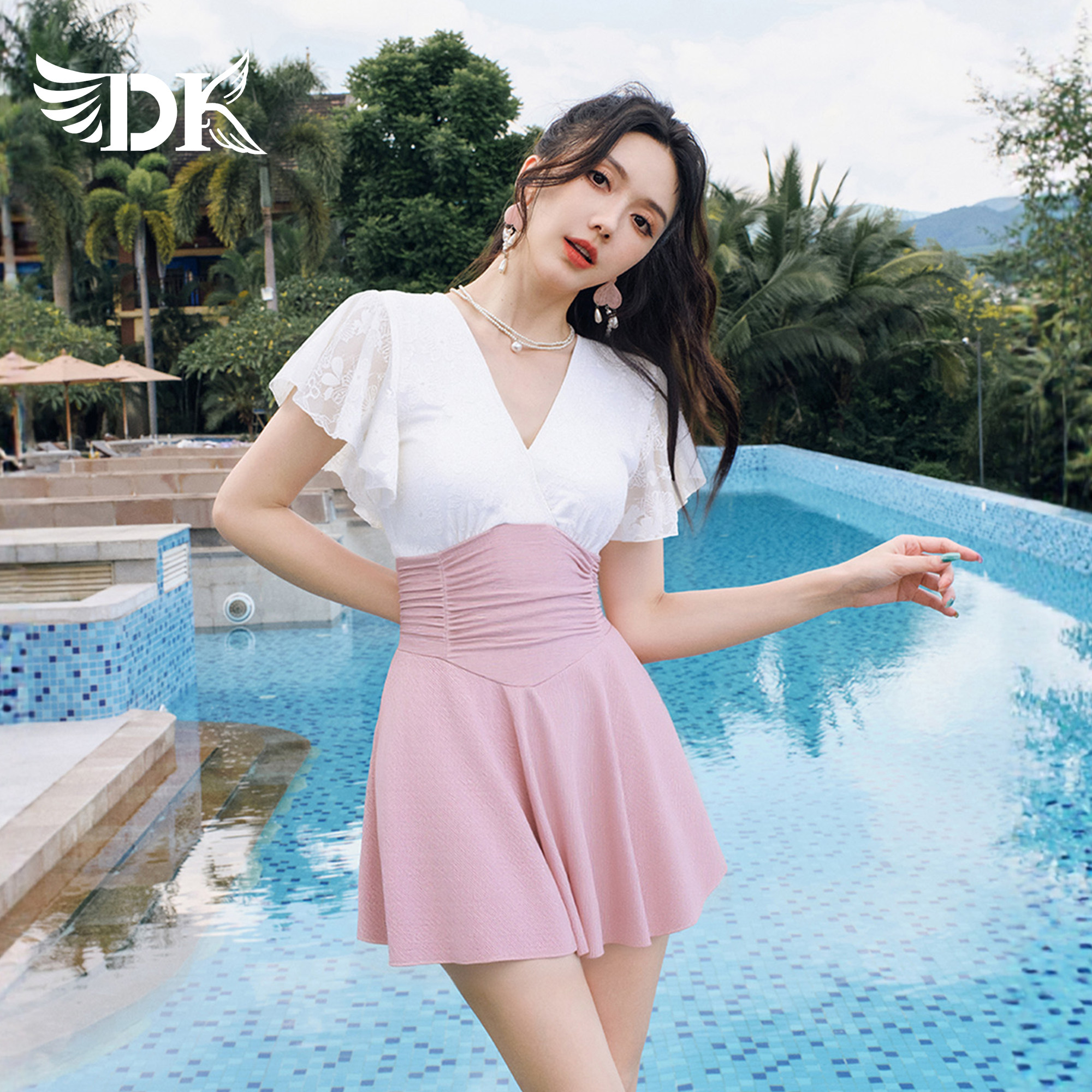 DK轻奢泳衣女高级感2025新款泡温泉游泳衣显瘦遮肉小个子度假泳装