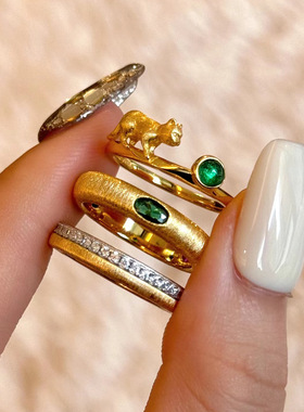 法式复古拉丝小猫祖母绿戒指简约