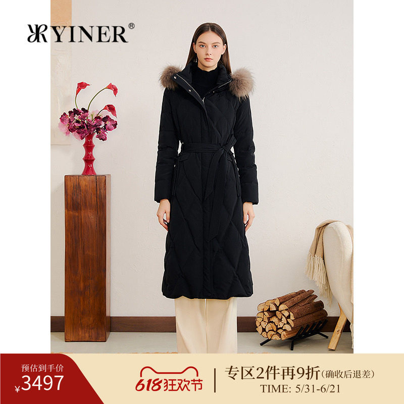 YINER音儿冬季新款法式松弛三醋酸面料貉子毛领S型连帽羽绒服
