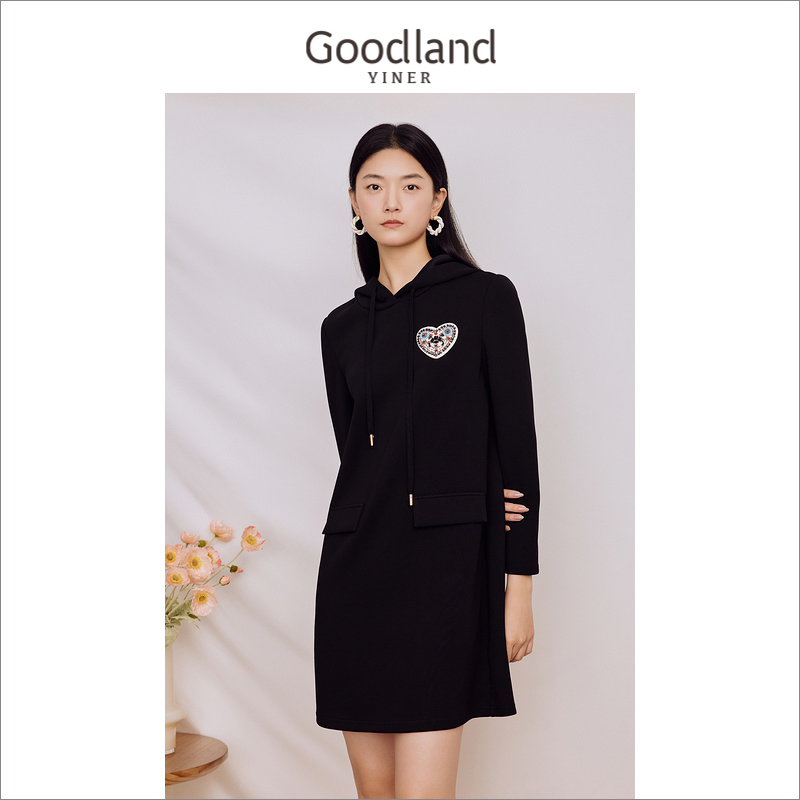 Goodland美地冬季绣章直身连帽小黑裙针织连衣裙