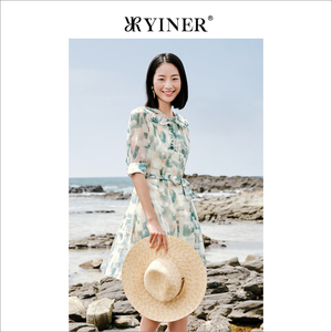 YINER音儿专选女装夏季小众设计娃娃领修身连衣裙时尚惊艳