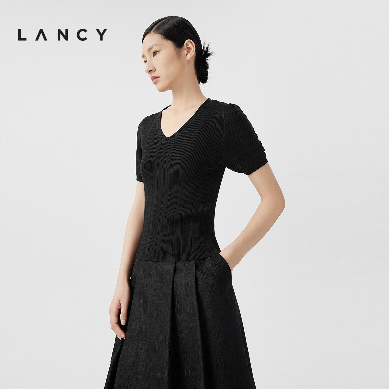 [朗姿奥莱]LANCY/朗姿2024夏季新款v领修身针织泡泡袖套头衫高级