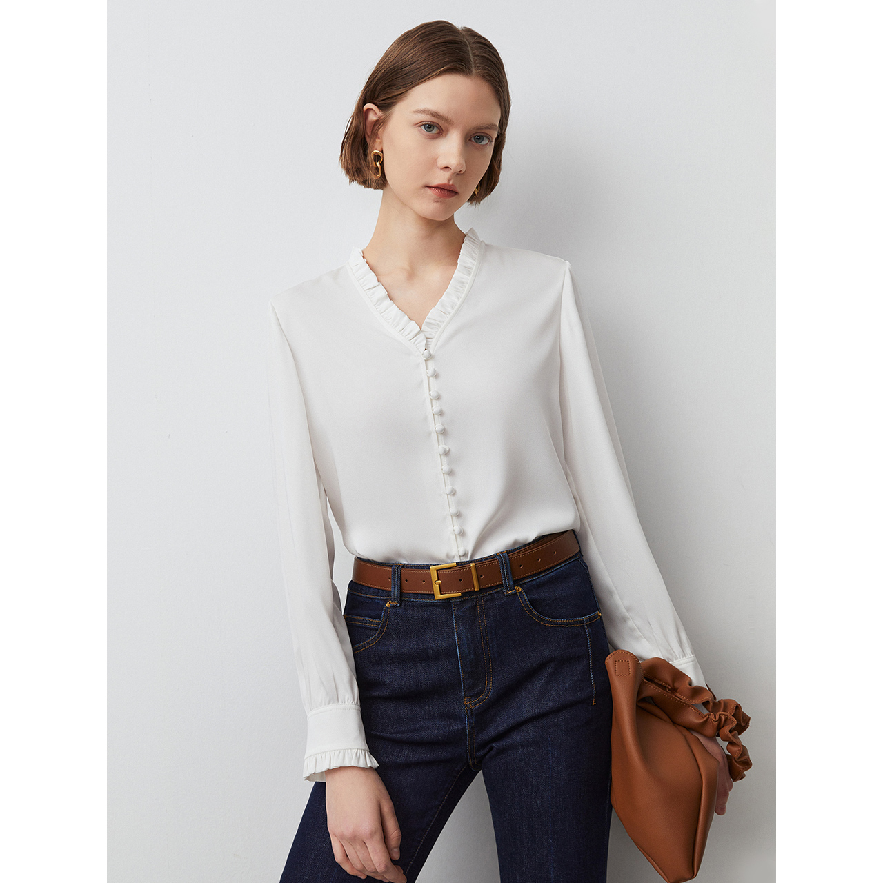 朗姿法式轻奢复古秋季新款白色v领高级感气质衬衫衬衣内搭上衣女
