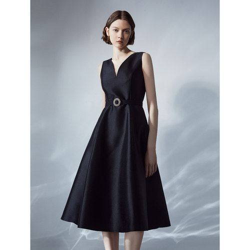 性感深V 钻饰腰带 伞摆廓形